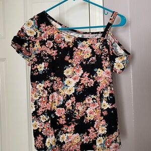 Maurices Black Floral Short Sleeve Top